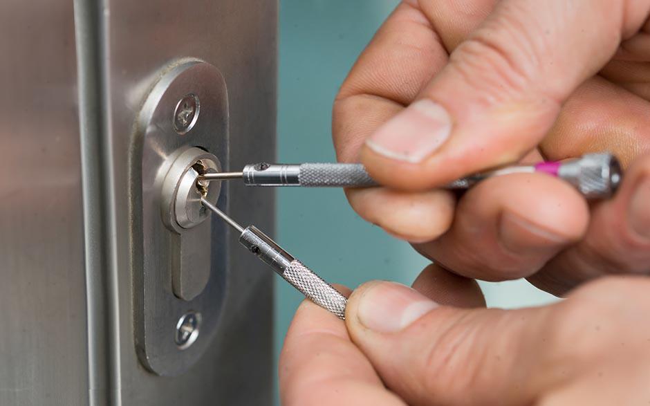 ouvrir une porte blindée avec une radio Saint-Ouen