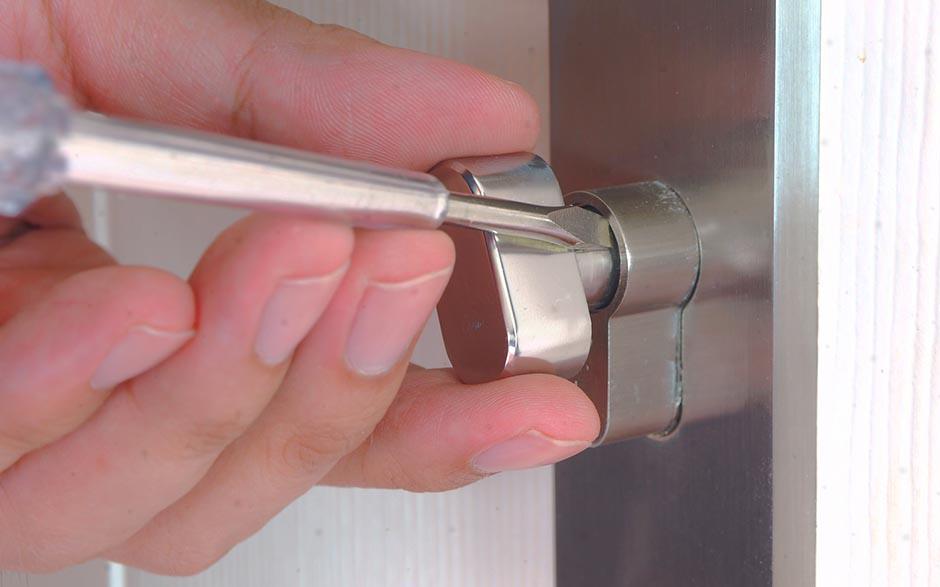combien coute un serrurier pour ouvrir une porte Saint-Ouen